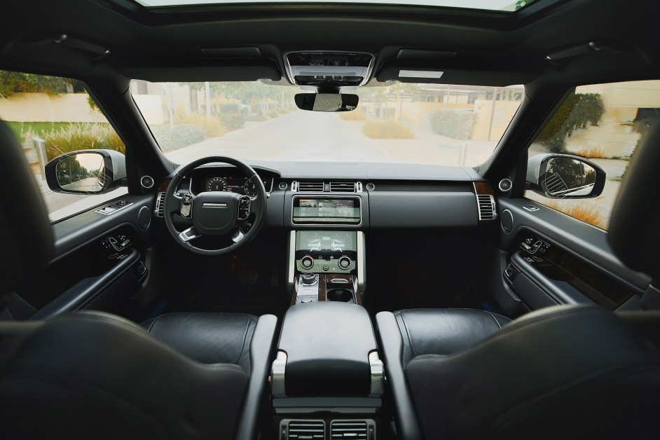 Аренда Range Rover Vogue HSE в Дубае
