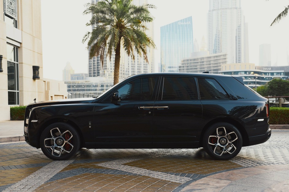 Аренда Rolls Royce Cullinan Black Badge в Дубае