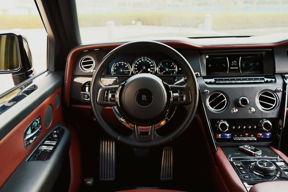 Аренда Rolls Royce Cullinan Black Badge в Дубае