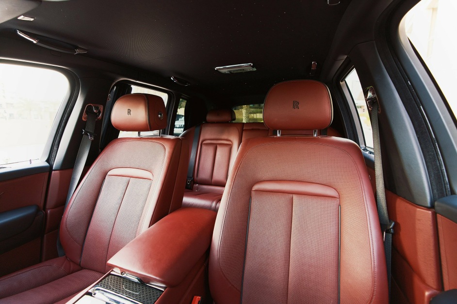 Аренда Rolls Royce Cullinan Black Badge в Дубае
