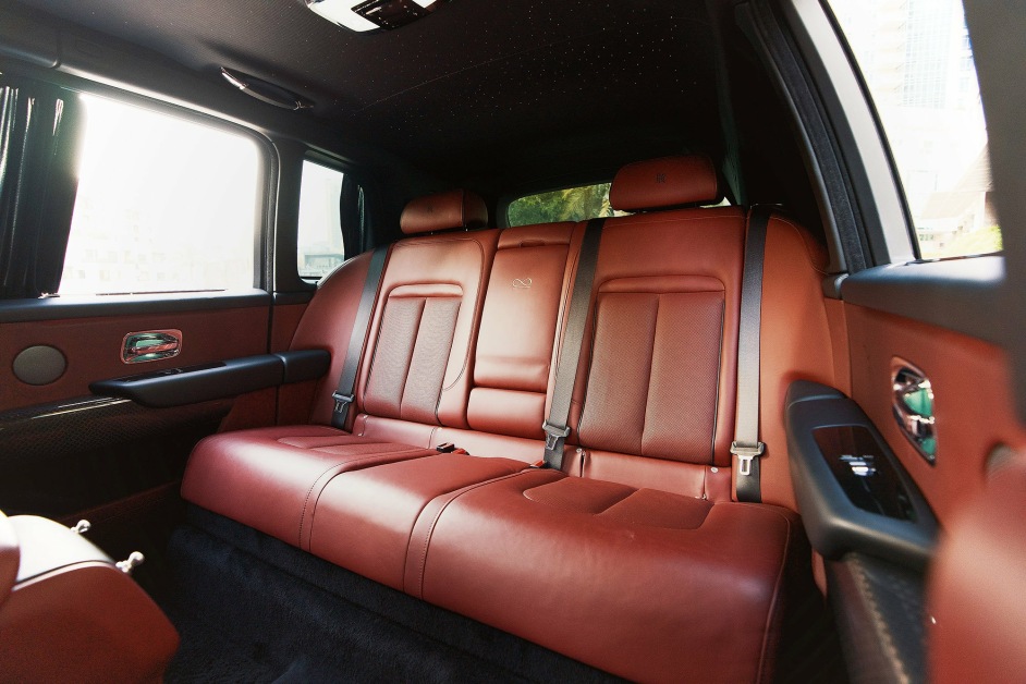 Аренда Rolls Royce Cullinan Black Badge в Дубае