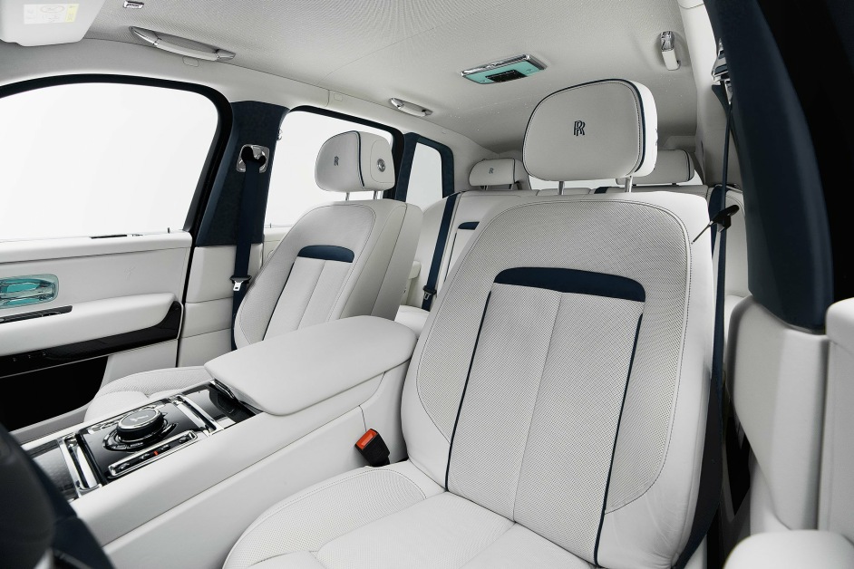 Аренда Rolls Royce Cullinan Black Badge в Дубае