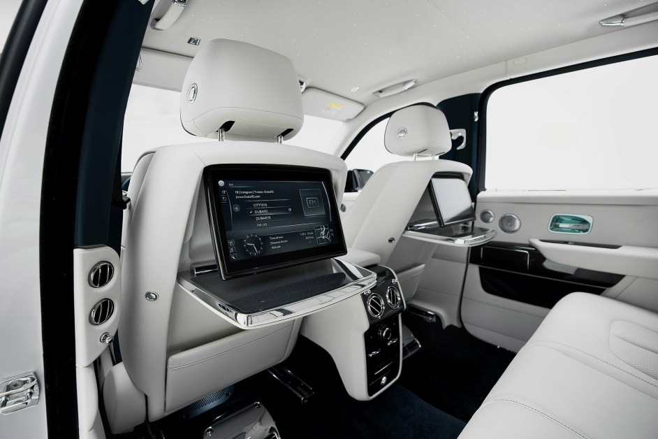 Аренда Rolls Royce Cullinan Black Badge в Дубае