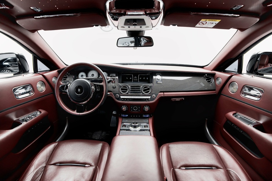 Аренда Rolls Royce Wraith Black Badge в Дубае