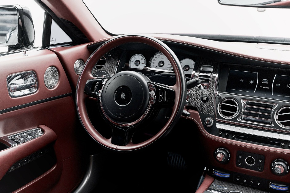 Аренда Rolls Royce Wraith Black Badge в Дубае