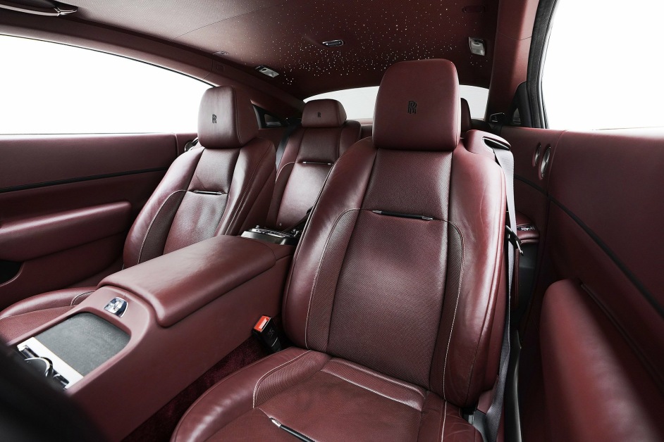 Аренда Rolls Royce Wraith Black Badge в Дубае