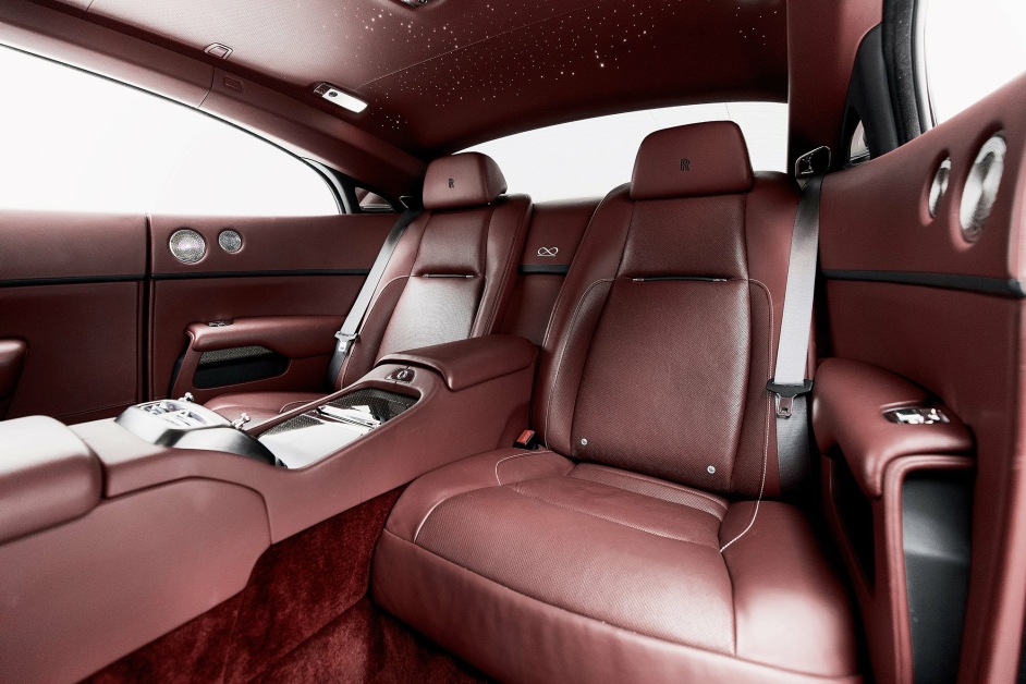 Аренда Rolls Royce Wraith Black Badge в Дубае