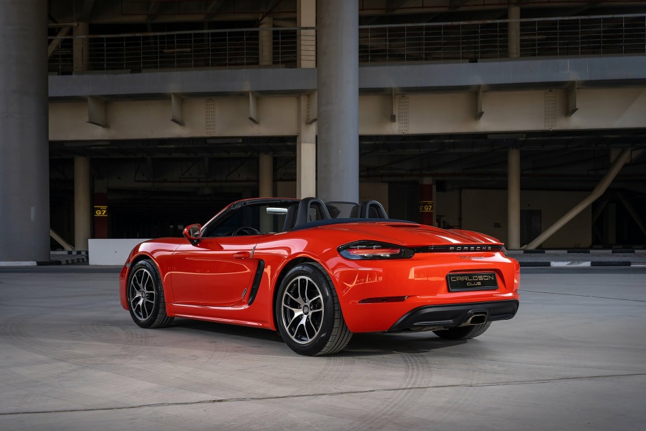 Аренда Porsche Boxster в Дубае