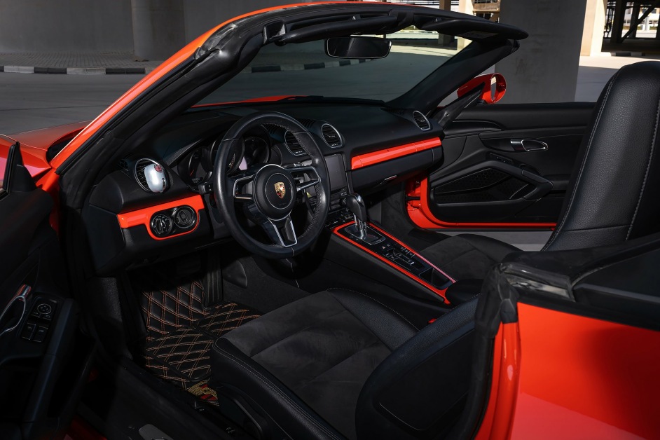 Аренда Porsche Boxster в Дубае