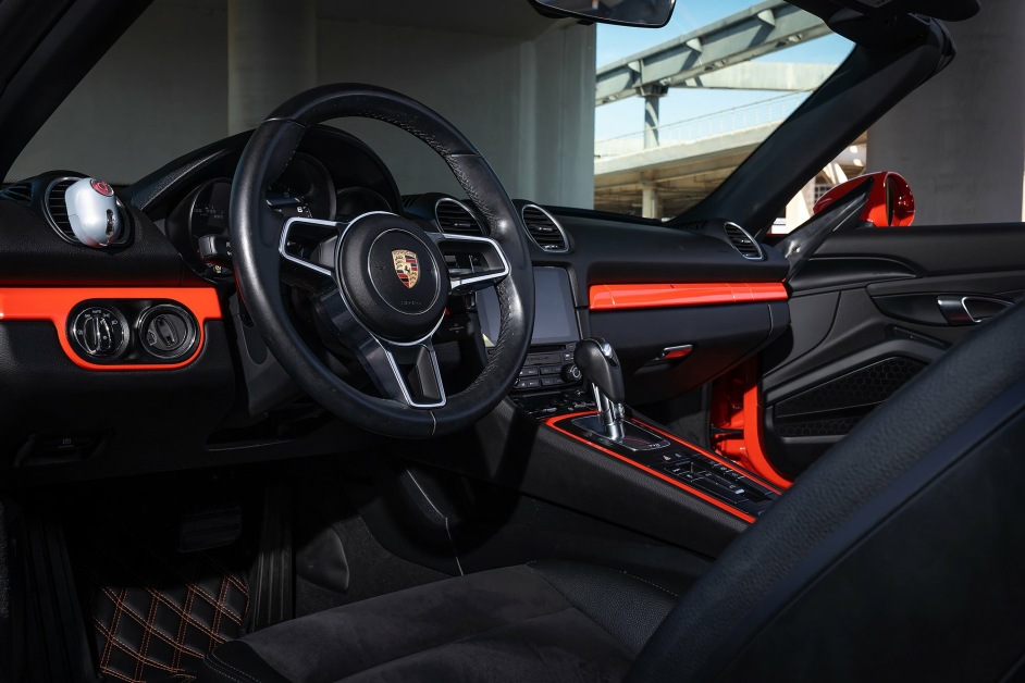 Аренда Porsche Boxster в Дубае