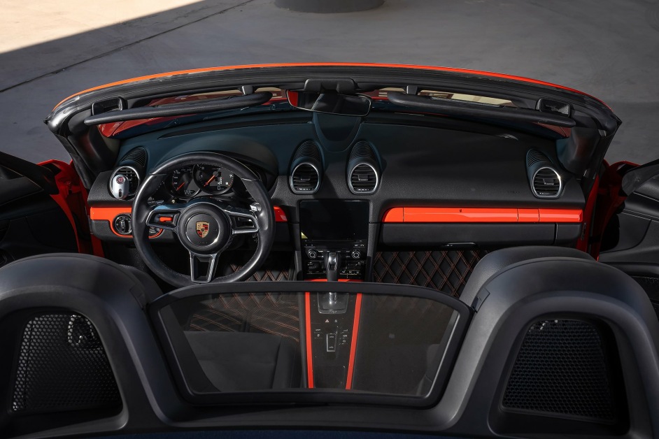 Аренда Porsche Boxster в Дубае