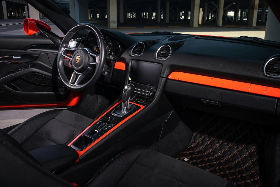 Аренда Porsche Boxster в Дубае