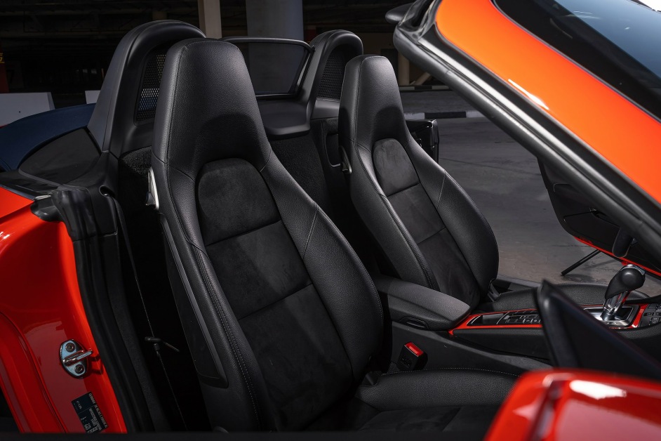 Аренда Porsche Boxster в Дубае